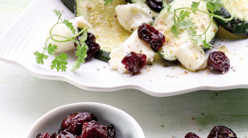 salat_zucchini_montmorencykirschen